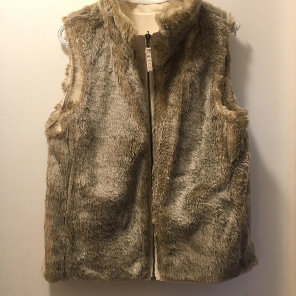 GAP reversible faux fur vest - Picture 2 of 6